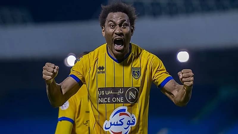 الكاميروني لياندر تاوامبا يثير الجدل بسبب متابعته لـ "الاتحاد"