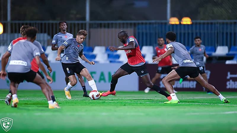 الهلال يجري مرانا اعتياديا استعدادا لبداية الموسم الجديد "صور"