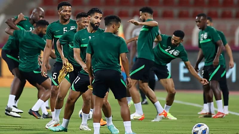 بالصور.. المنتخب الوطني ينهي استعدادته لمواجهة عٌمان