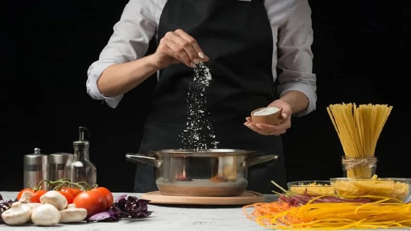 رجل يقتل زوجته على الإفطار بسبب الملح الزائد في الطعام