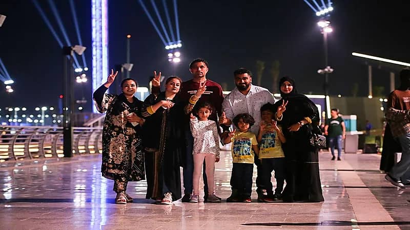 بالصور.. موسم جدة يرسم الفرحة على وجوه كبار السن والأطفال 