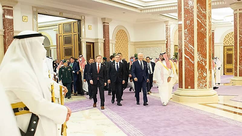 بالفيديو .. لحظة وصول بايدن لقصر السلام بجدة