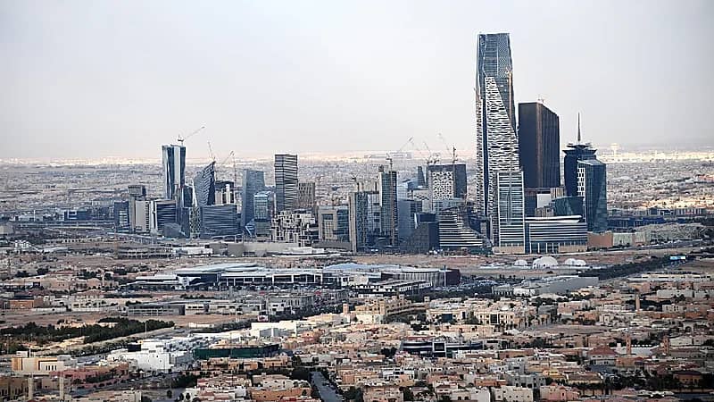 بالفيديو .. عدد الصفقات العقارية ومتوسط سعر المتر للأراضي السكنية في 15 حي بالرياض