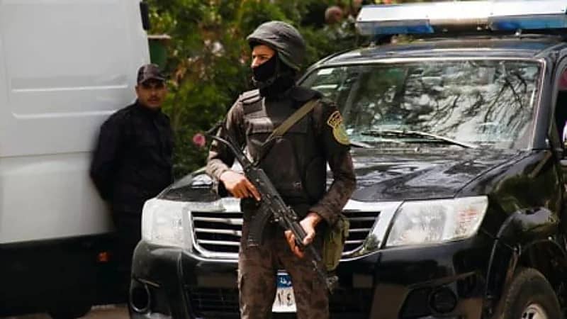 بسبب الغيرة.. طفلة تقتل شقيقتها الصغرى طعناً بالسكين