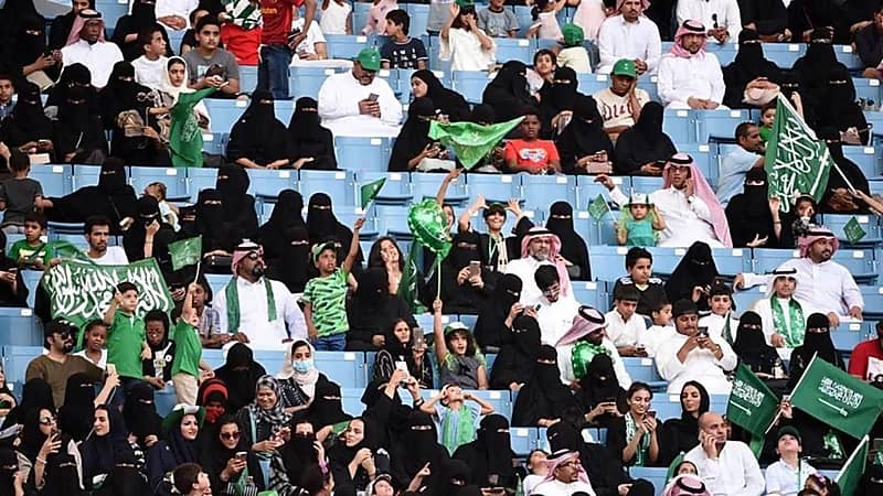 السماح بدخول العوائل والأفراد لكافة المدرجات 