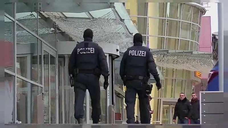 رجل يحبس شقيقته داخل غرفة لمدة 22 عاماً