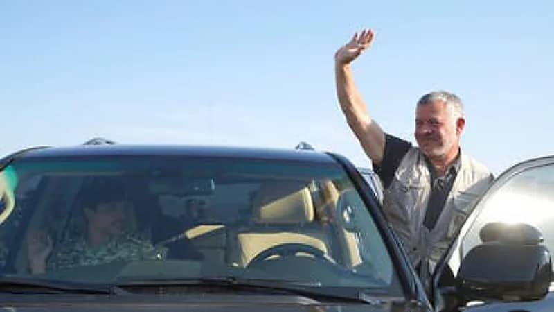 بالفيديو... قصة الشرطية التي أوقف ملك الأردن موكبه لتحيتها