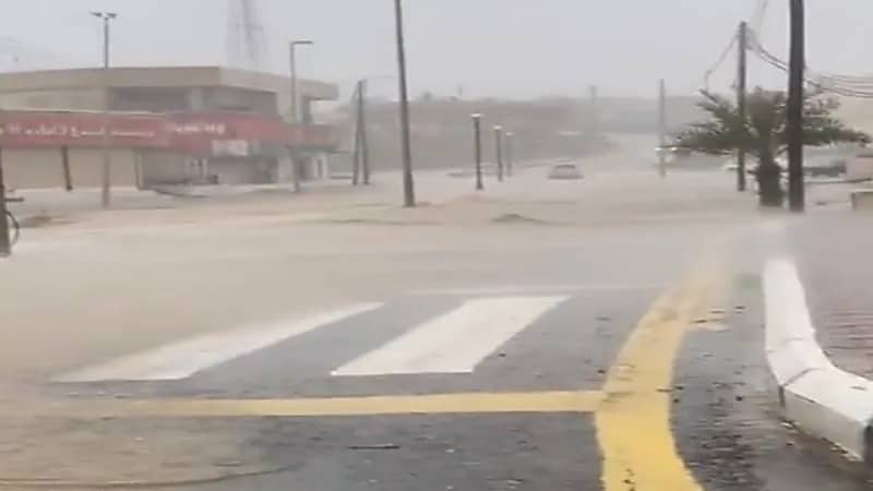 شاهد.. شوارع قلوة تغرق بمياه الأمطار الغزيرة