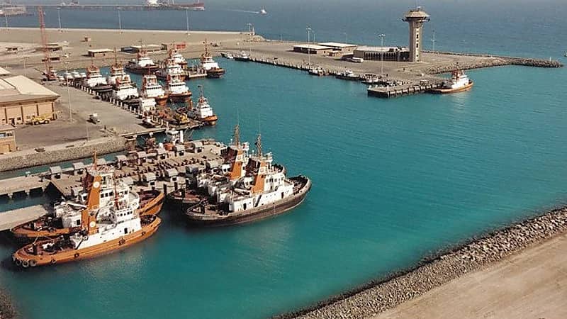 "الالتزام البيئي" يكشف آخر تطورات بقعة التلوث بميناء الملك فهد