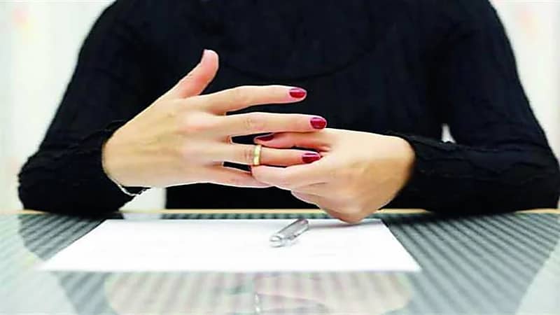 امرأة تقيم دعوى طلاق ضد زوجها بسبب الشك 