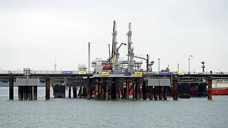 ألمانيا تدشن أول وحدة عائمة لاستقبال الغاز المسال