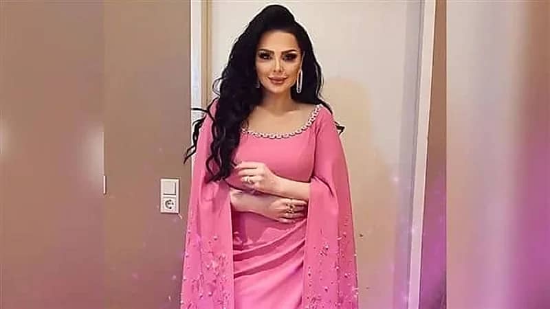 ديانا كرزون بالريش الناعم والمكياج الصاخب في أحدث ظهور لها