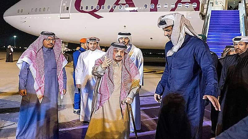 أمير قطر يصل إلى الرياض