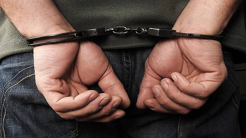 ضبط مقيمة وزوجها يمارسان الحجامة دون ترخيص