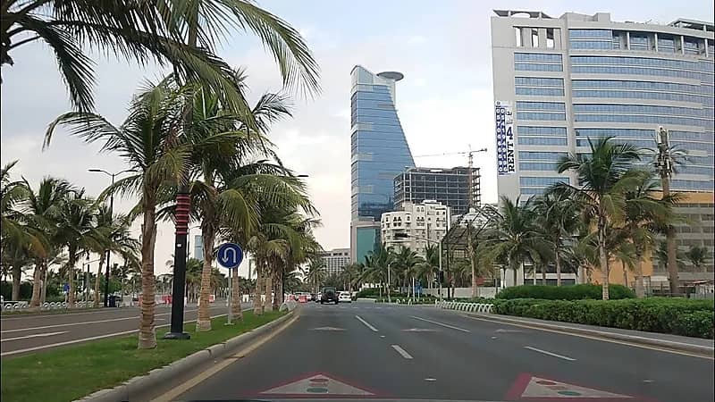 "المرور" تغلق طريق الكورنيش الفرعي المتجه لحلبة كورنيش جدة