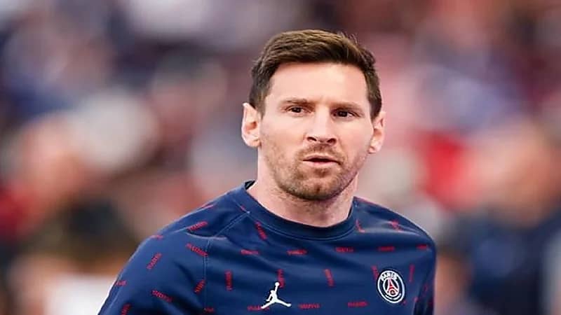 بالفيديو .. جماهير باريس سان جيرمان تطلق صافرات إستهجان على ميسي