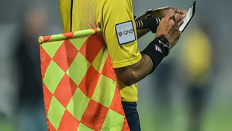 حكم يركل لاعبا في المكسيك