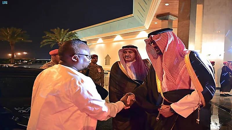 بالصور.. رئيس جمهورية غينيا بيساو يصل إلى المدينة المنورة