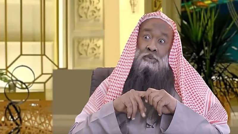 شاهد..تقليد الكلباني وردة فعله بسؤاله عن سبب عدم مباركته للهلال