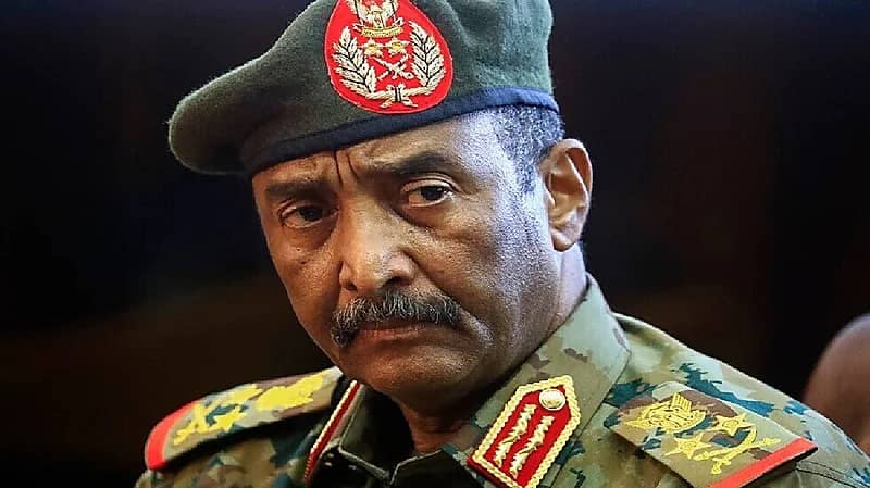 البرهان من مركز قيادة الجيش: لن أترك مكاني إلا على نعش