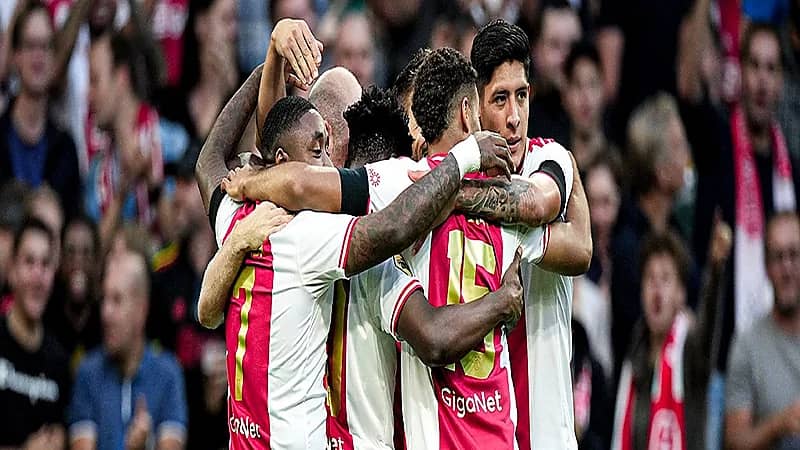 أياكس مهدد بالغياب عن دوري أبطال أوروبا