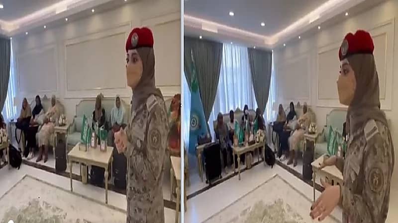 فيديو.. مجندة سعودية ترحب بسيدات من جنسيات متعددة بعد وصولهن من السودان
