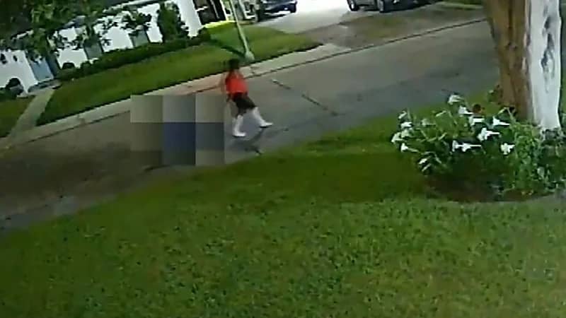 امرأة تقتل طفلة عشيقها وترمي جثتها أمام منزل والدتها