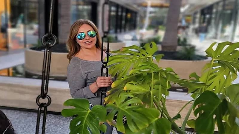 شاهد.. ليلى علوي تبهر جمهورها بإطلالة جذابة