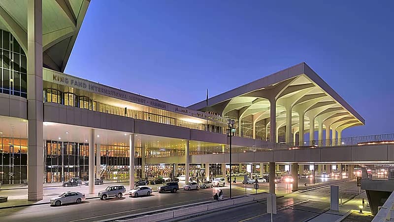 "الطيران المدني" تطرح منافسة لتشغيل رحلات مطار الملك فهد