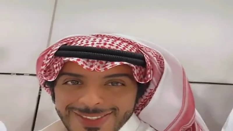 شاهد.. سعادة الصويلح عند تصويره ولي العهد أثناء تتويج الهلال بكأس الملك 