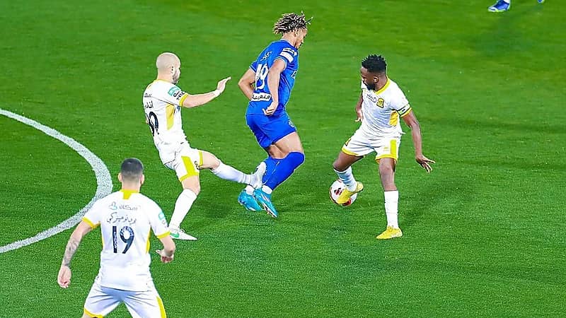 الصحف البيروفية تتغنى بتواجد كاريلو بالتشكيلة المثالية في الدوري