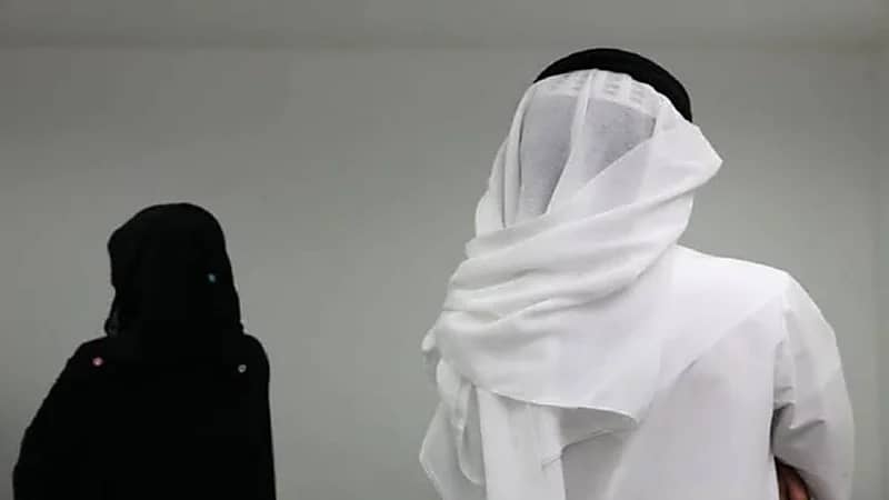 مستشار أسري يكشف عن تصرف رائع تفعله الزوجة عندما تجد جوال زوجها مفتوح
