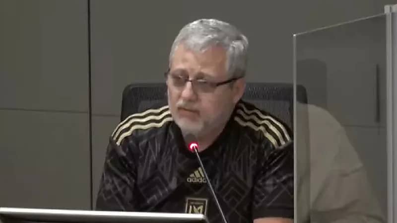 تحريض وهجوم على مسلم يعيش في أمريكا عارض المثلية (فيديو)