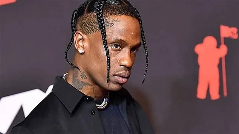 ترافيس ينفي صحة إلغاء حفله في الأهرامات المصرية.. فيديو