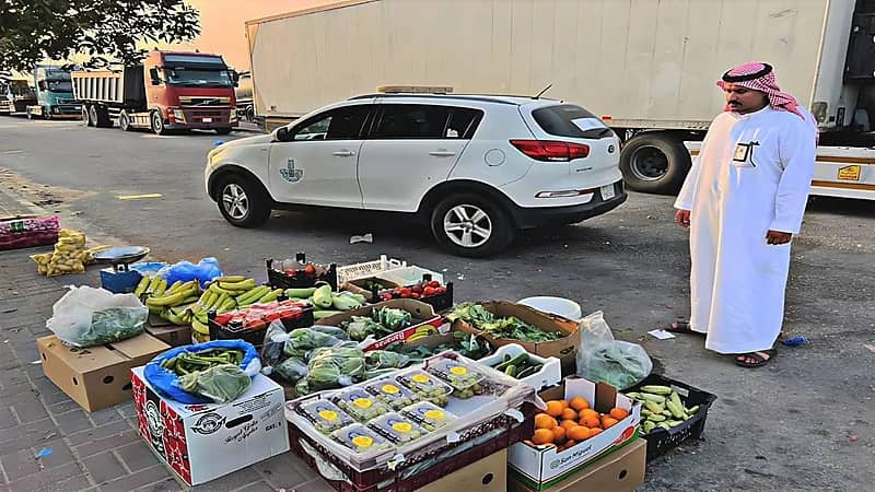 أمانة الشرقية تصادر 170 كيلو فواكه وخضروات بشاطئ نصف القمر