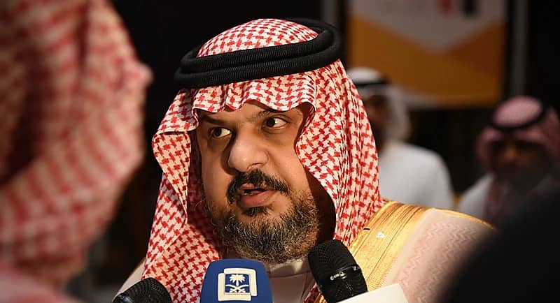 الأمير عبدالرحمن بن مساعد منبهر بنقل قناة فرنسية لمباراة الأهلي والحزم