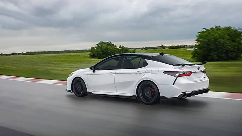 مواصفات تويوتا كامري LE 2024الجديدة كليا   .. فيديو