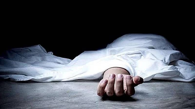 شاب ينهي حياة والده بتحطيم رأسه بمصر