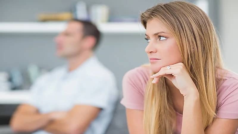 نصائح هامة للتعامل مع الرجل الانطوائي .. فيديو