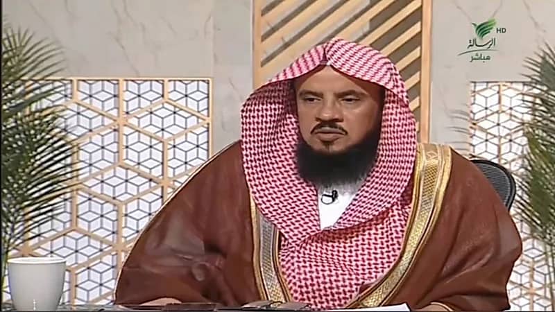 السبر يوضح حكم ارتداء المرأة للبنطال أمام النساء.. فيديو