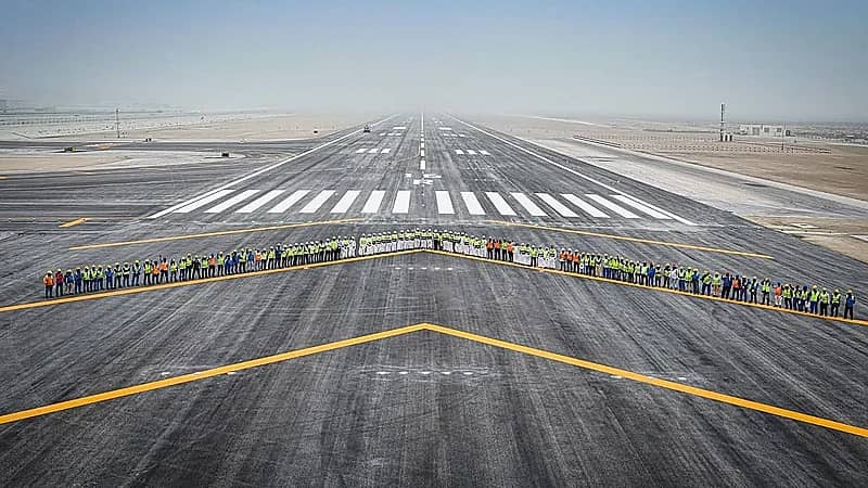 انتهاء المرحلة الأولى من إعادة تأهيل المدرج الغربي للطائرات في مطار الملك فهد الدولي