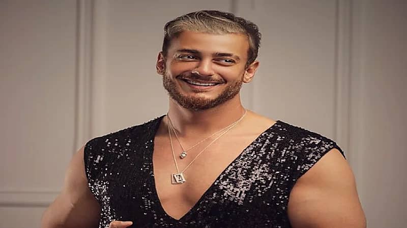 سعد لمجرد يضع طلاء للأظافر في حفل بدبي