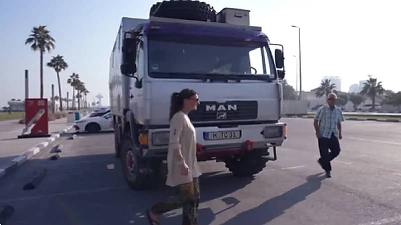 سائحان ألمانيان يتنقلان بين مناطق المملكة للمرة الرابعة .. فيديو