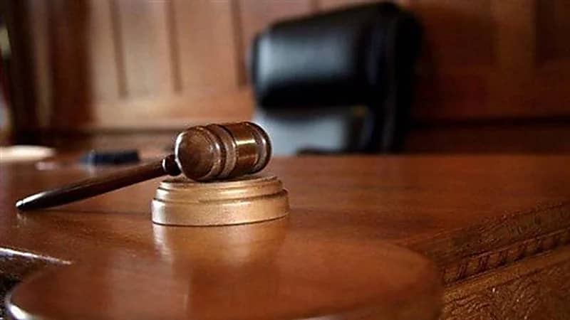 لحظة النطق بالحكم على المتهم بإنهاء حياة زوجته وطفليه في مصر .. فيديو