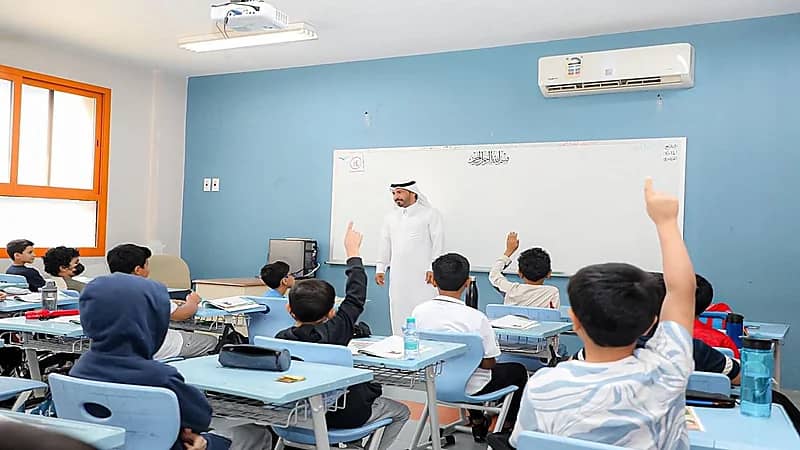 التعليم توجه بنقل المعلم الزائد إلى مواقع الاحتياج التعليمي
