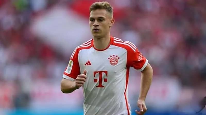 نجم ميونخ يوضح حقيقة انتقاله إلى برشلونة