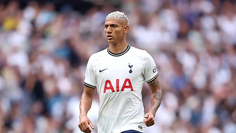 القادسية يجهز عرضا مغريا لضم مهاجمين برازيليين