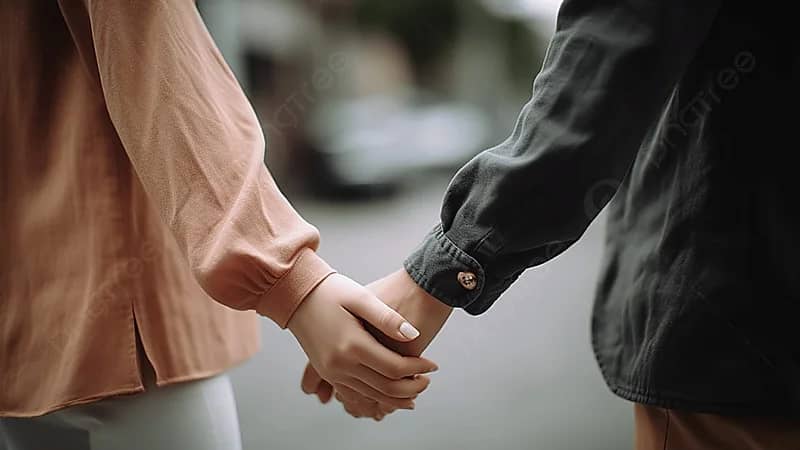 رجل يسرق حساب زوجته البنكي لسبب غير متوقع !