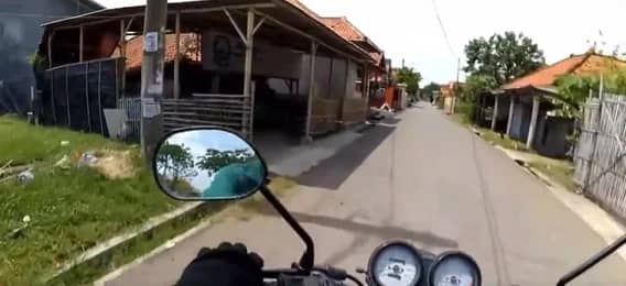 مواطنة تعثر على أمها الإندونيسية بعد 18 عاما على فراقهما .. فيديو