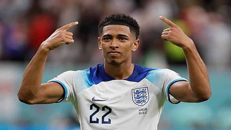 "يويفا" يغرم بيلينغهام عقب احتفاله غير اللائق